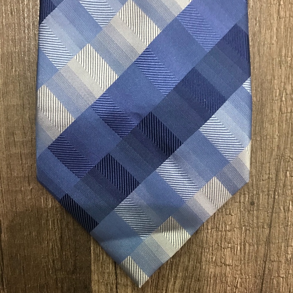 Van heusen blue plaid tie